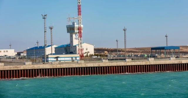 Свыше 1,8 млн тонн грузов обработал порт Курык с начала года