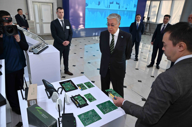 Қ.Тоқаев елорданың индустриялық паркіндегі жетекші кәсіпорындармен танысты