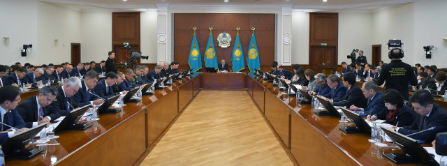 Үкіметте Мемлекет басшысының қатысуымен өтетін кеңейтілген отырысқа дайындық барысы талқыланды