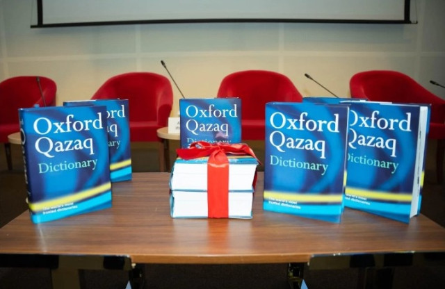 Сенатта «Qazaq Oxford Dictionary» сөздігі таныстырылды