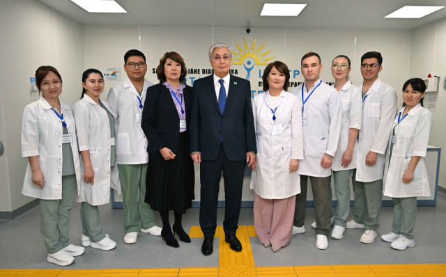 Қ. Тоқаев ШҚО жұмыс сапарының барысында бірқатар әлеуметтік және өндірістік нысандардың жұмысымен танысты