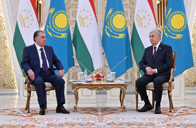 Президент ШЫҰ саммитінің қонақтарымен кездесті