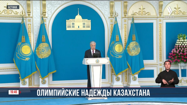 К. Токаев вручил Государственный флаг членам сборной команды Казахстана