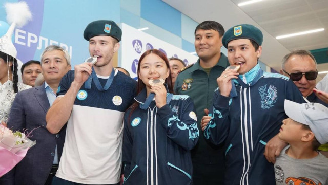 Олимп тұғырына шыққан спортшылар елге оралды