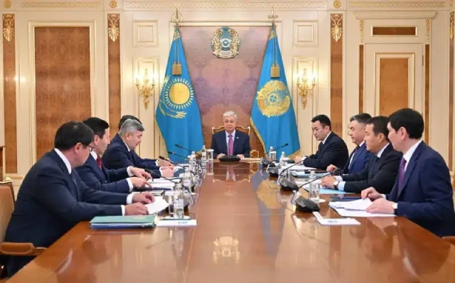 Президент әлеуметтік-экономикалық даму мәселелері жөнінде кеңес өткізді