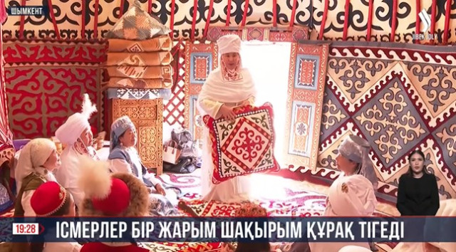 Қазақстандық ісмерлер бір жарым шақырым құрақ тігеді