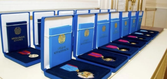Республика күні қарсаңында бірқатар қаламгер марапатталды