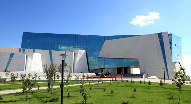 Астанада суретші Яссауи Ағытаевтың жеке көрмесі ашылды