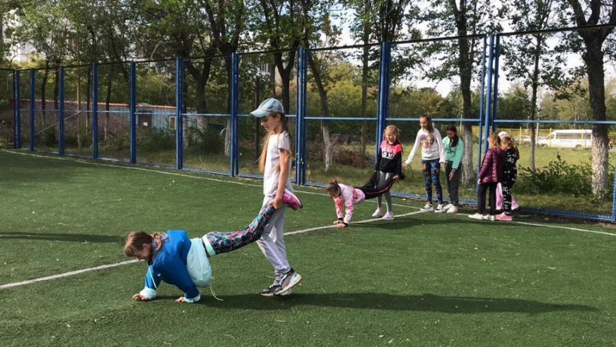 AulaFit: Осакаров ауданының жас футболшылары кәсіби бапкермен жаттығуда
