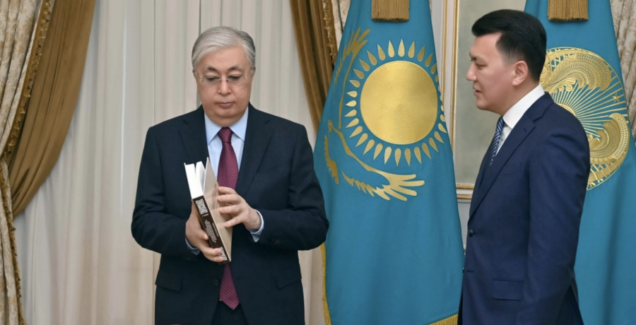 Президенту РК представили сборник материалов госкомиссии по реабилитации жертв политрепрессий
