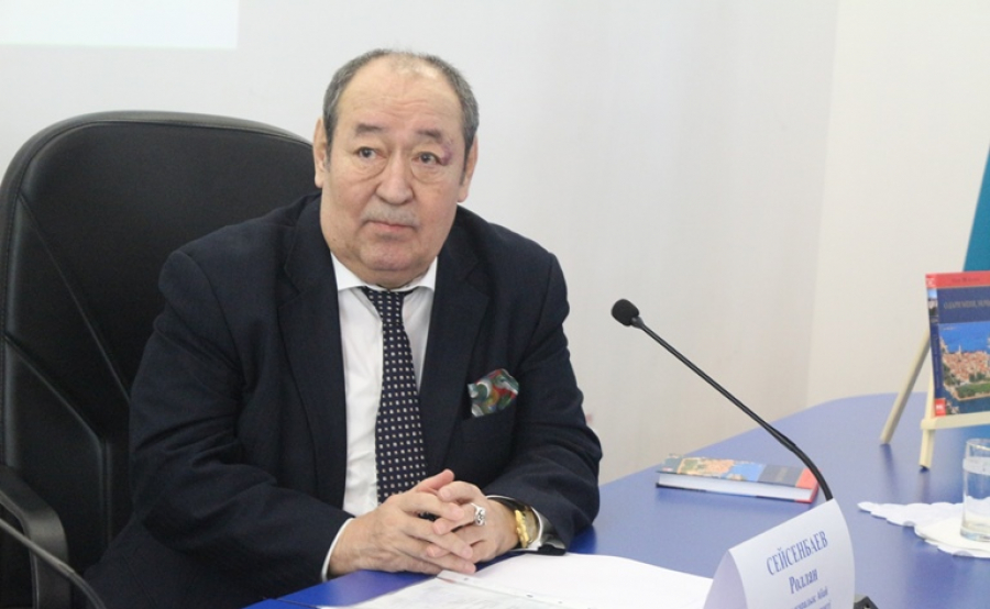 Роллан Сейсенбаев «Әлемнің алтын жазушысы» атанды