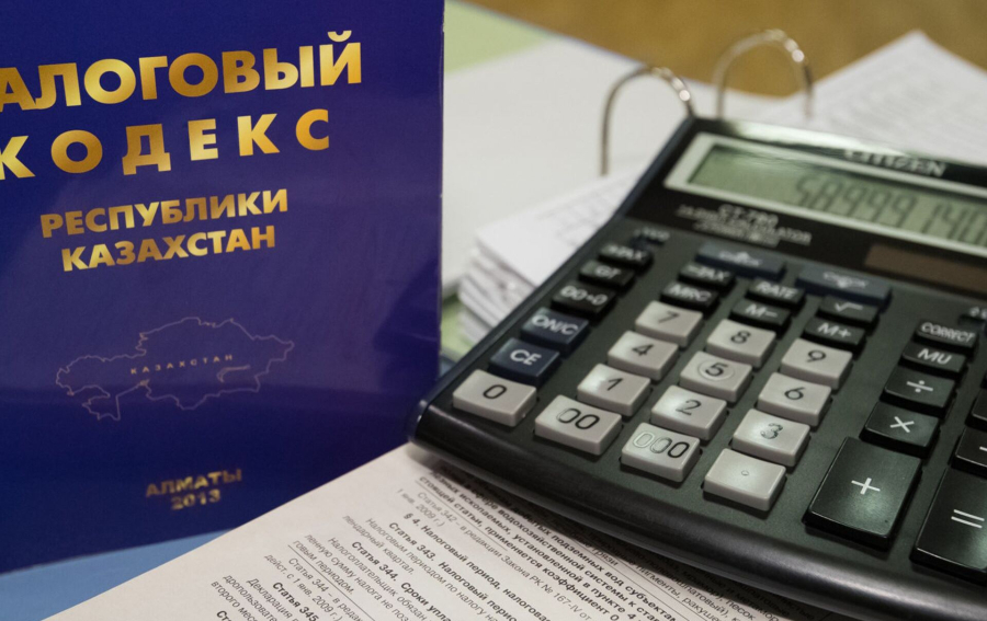 Парламент РК принял поправки в налоговый кодекс