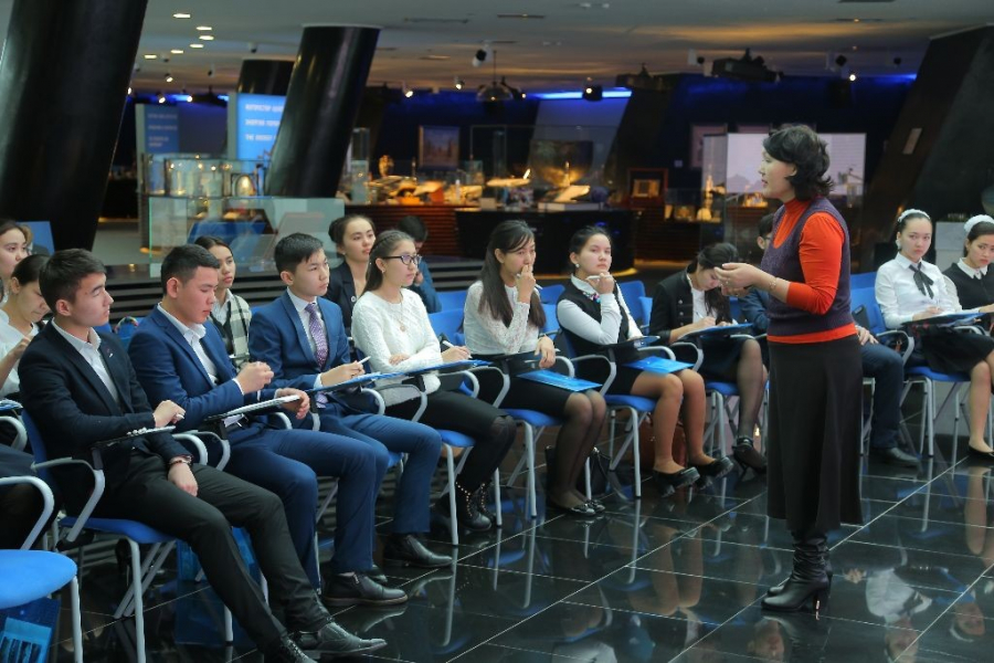 8 мыңнан астам оқушы мен студент ҚР Тұңғыш Президенті-Елбасы кітапханасында курстан өтті