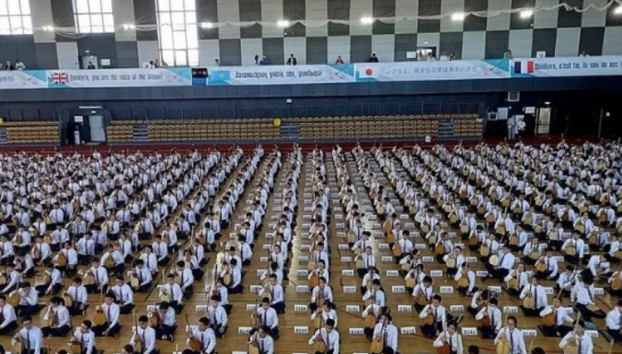 Урок домбры войдёт в Книгу рекордов Гиннеса