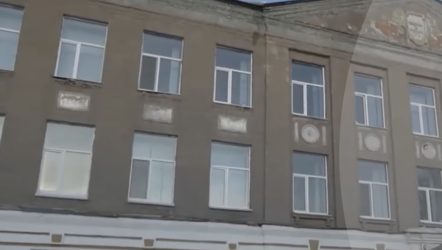 Шығыс Қазақстан облысы мектеп аумағындағы апатты ғимарат бұзылады