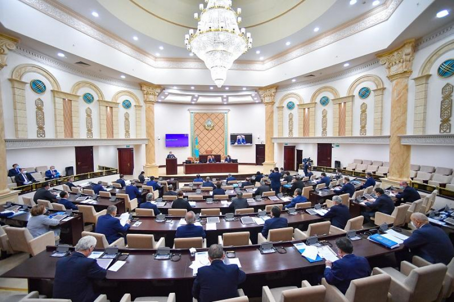Сенат көрнекі ақпарат туралы заң жобасын Мәжіліске қайтарды