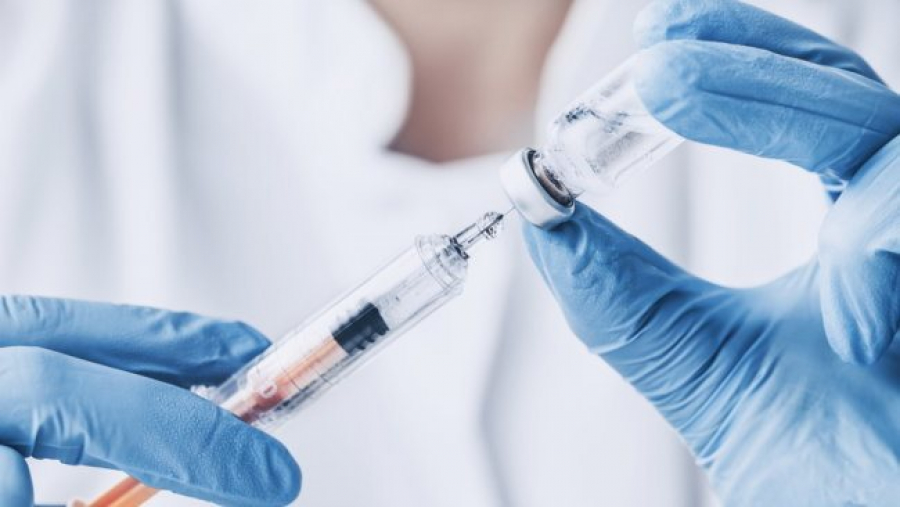 Отечественной вакциной QazVac начнут прививать кыргызстанцев