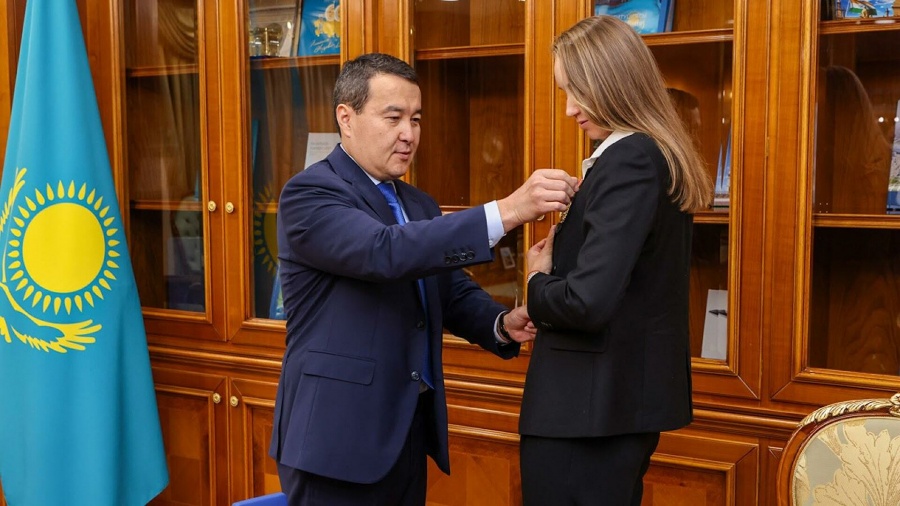 Уимблдон турнирінің жеңімпазы Елена Рыбакина жанкүйерлеріне алғыс білдірді