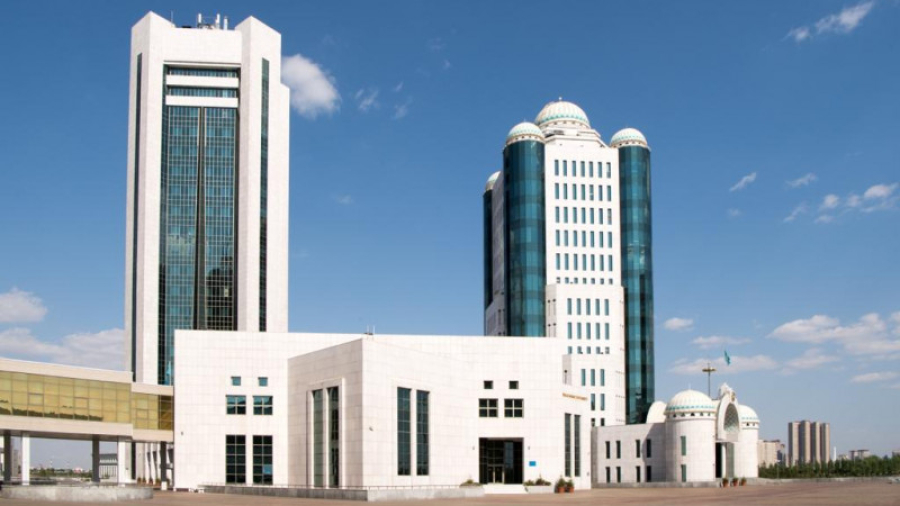 Парламент депутаттары каникулға кетті