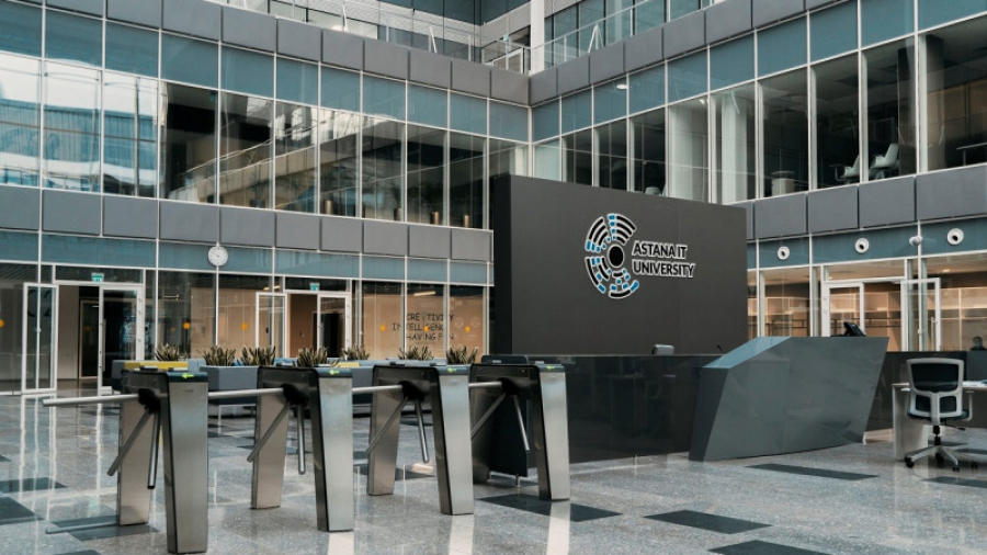 Елордада Елбасы кітапханасы қорының 100-ден астам таңдамалы жәдігері ұсынылды