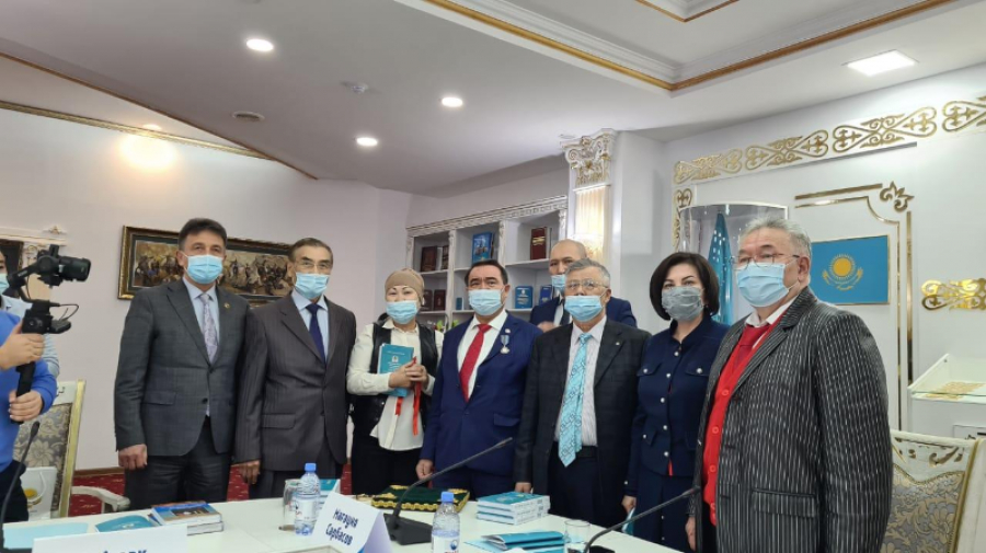 Жазушы Үзбен Құрманбайлының кітабы жарық көрді