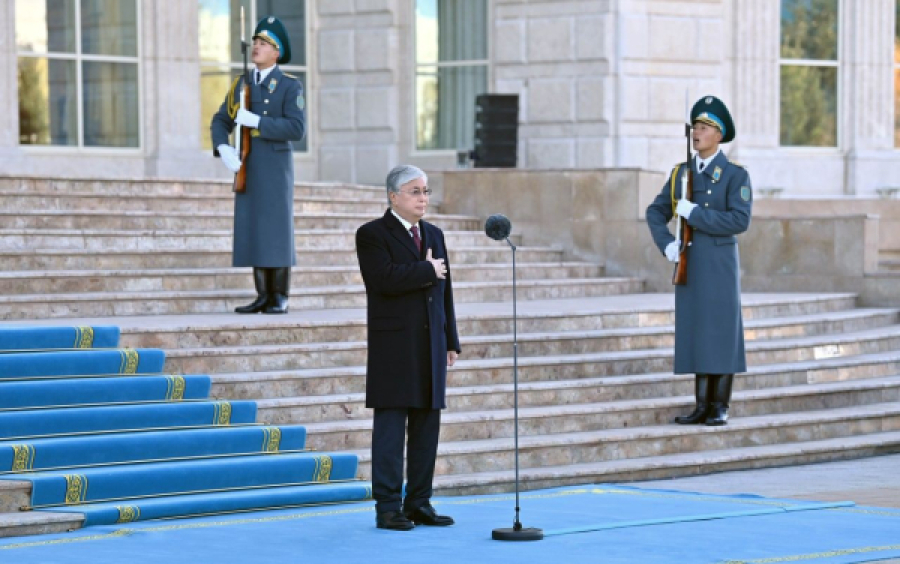 В Астане прошла торжественная церемония поднятия флага