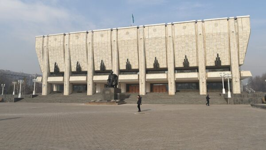 М.Әуезов атындағы драма театрды неге Әкем-театр деп атайды?