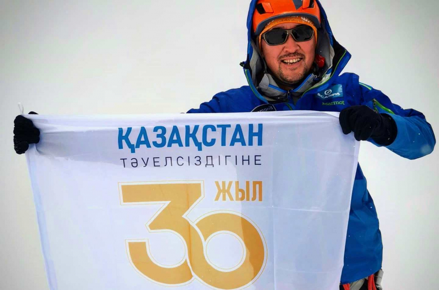 30-лет Независимости: Максут Жумаев покорил гималайский пик Лобуче