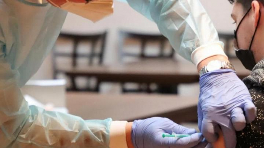 69% казахстанцев вакцинировались от COVID-19 в 2021 году