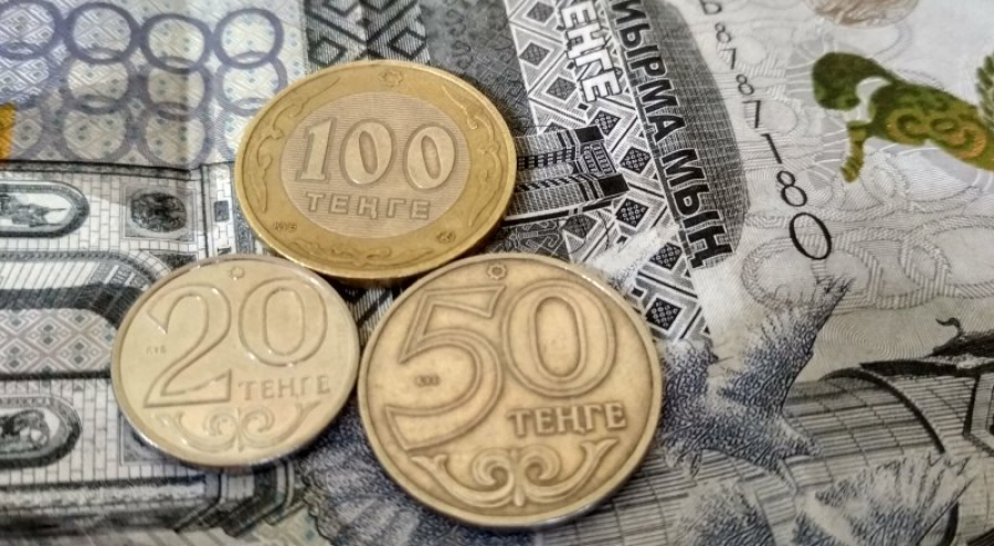 Нацвалюта укрепилась на 3 тенге