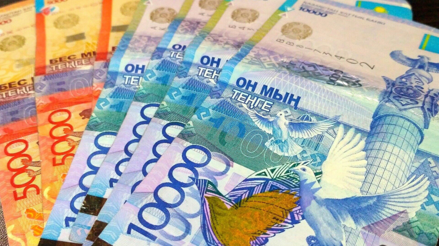 Казахстанцы предпочитают иностранной валюте тенге