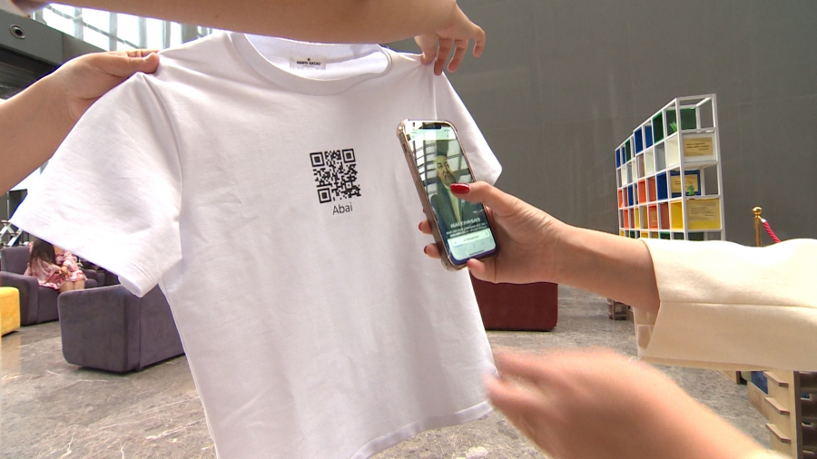 Елордалық тұрғын тарихи мәні бар QR-киім шығарады