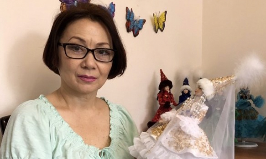 Қазақстандық дизайнер ұлттық киімдердің шағын үлгілерін жасайды