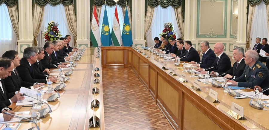 Президенты Казахстана и Таджикистана провели переговоры