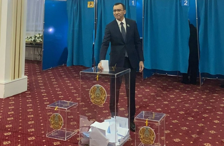 Маулен Ашимбаев проголосовал на выборах