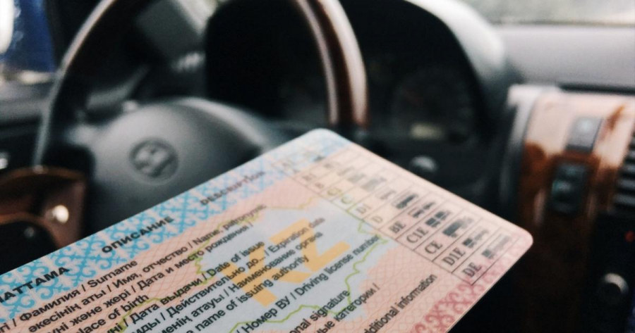 Қазақстанда жүргізуші куәлігін көрсету міндетті емес