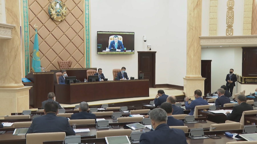 Қазақстандық депутаттар демалысқа шықты