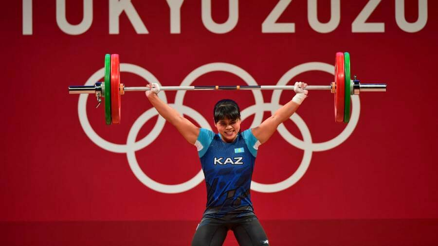 Тяжелоатлетка Зульфия Чиншанло выиграла бронзу в Токио