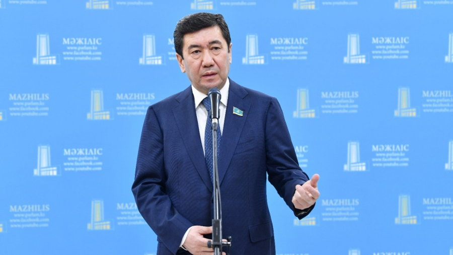 Е. Кошанов прокомментировал выход К. Токаева из партии Amanat