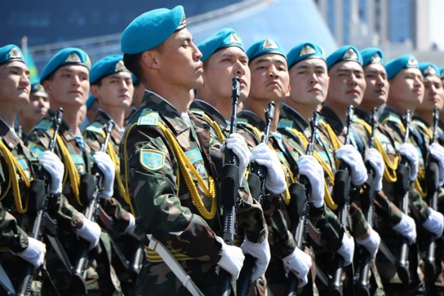 В каком году была создана казахстанская армия?