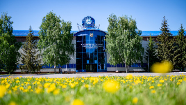 СҚО-дағы Аризона университетінің филиалы кімдерді оқытады?