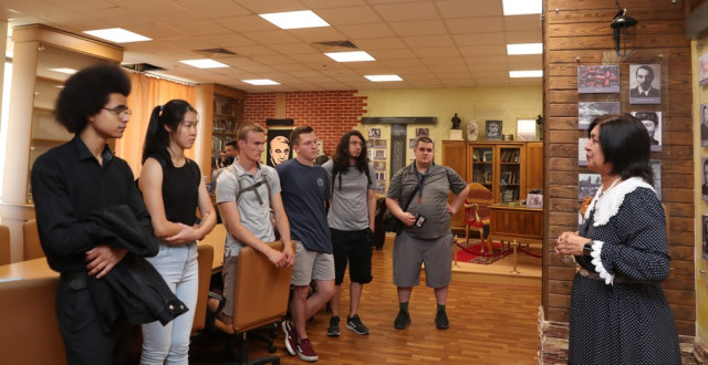 Американские студенты изучают казахский язык в Астане
